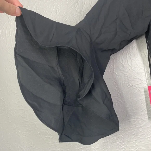 NWT Vince Camuto Black Ruffle Sleeve V-Neck Blouse Women's Size Petite M… - Picture 3 of 9